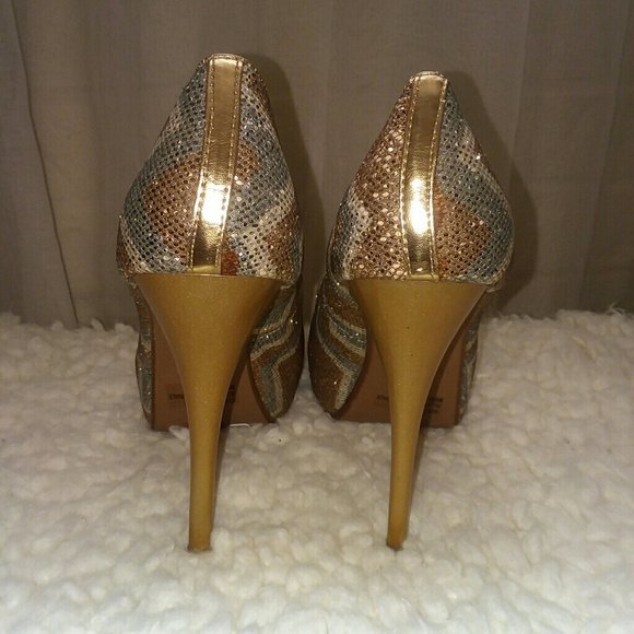 Heels - Picture 4 of 4